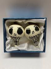 Load image into Gallery viewer, Skull gourd earrings
